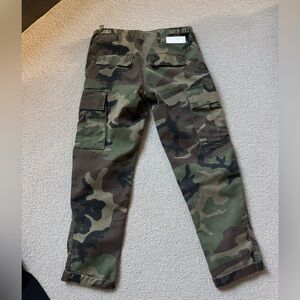 Re/Done Size 26 Camouflage Cargo Jeans